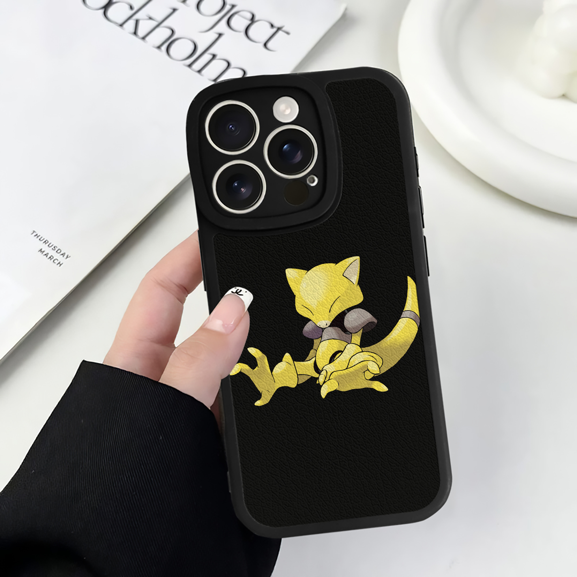 （画像用） ポケットモンスター Pokémon 【iPhone 16シリーズ対応】シリコンスマホケース（レザー調） 材質：シリコン